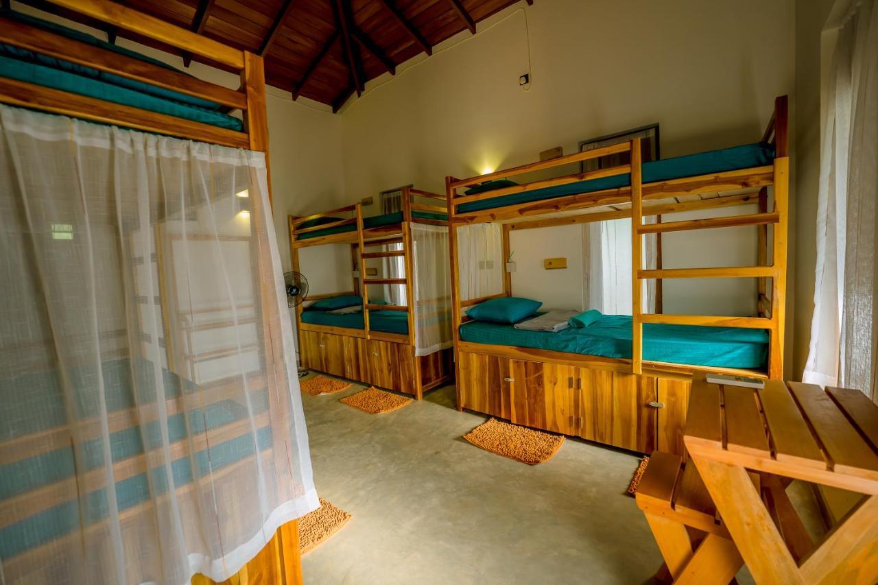 Sixth Sense Hostel Unawatuna Bagian luar foto